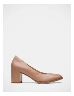 Freva55 Court Shoes in Praline