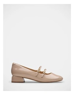 Daiss30 Shine Shoes in Sand