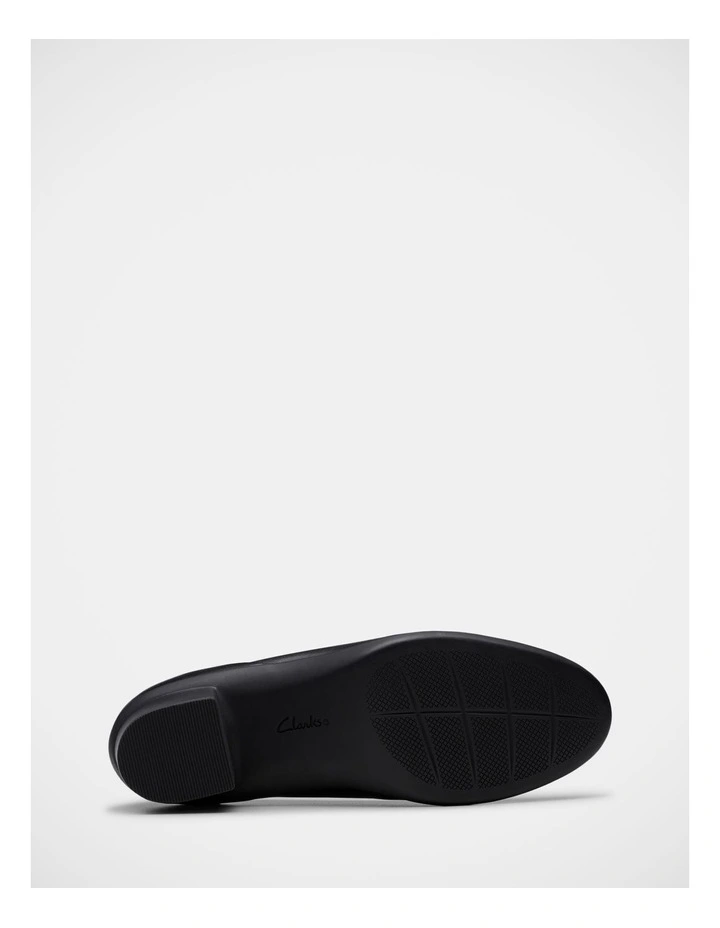 Shaya Poppy Shoes in Black image 4