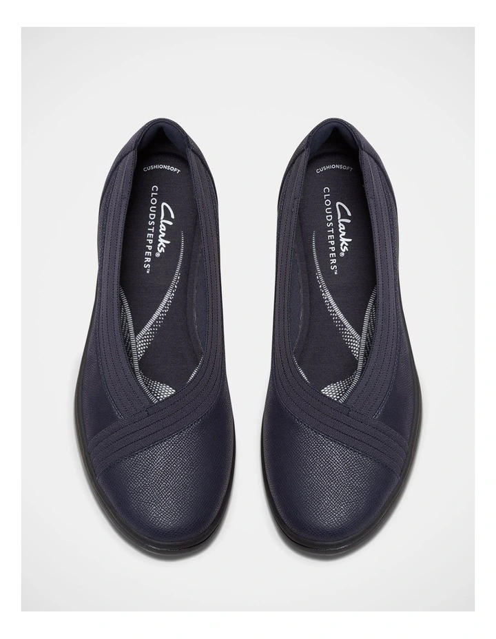 Brinkleyskyair Shoes in Navy image 6