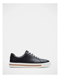 Un Maui Lace  Sneakers in Black