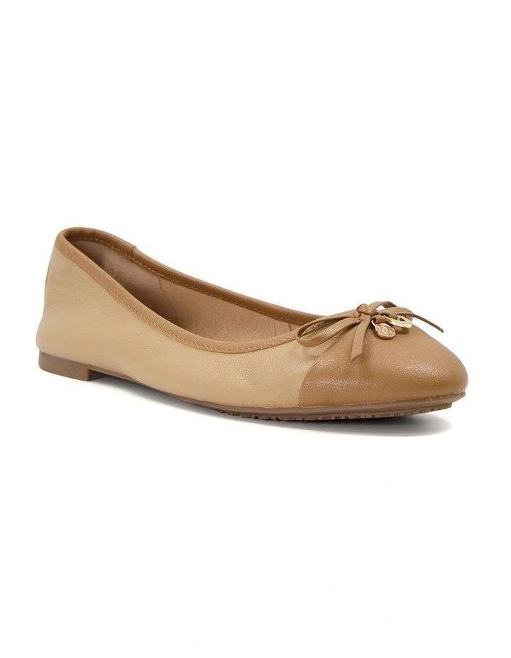 Hallo Ballet Flat in Camel image 2