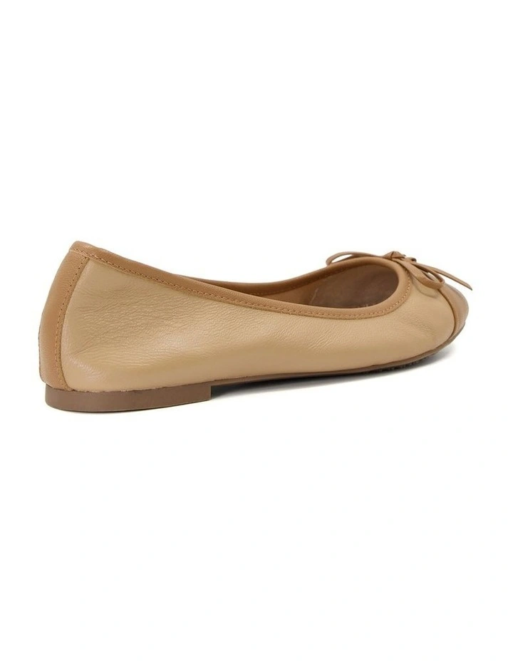 Hallo Ballet Flat in Camel image 4