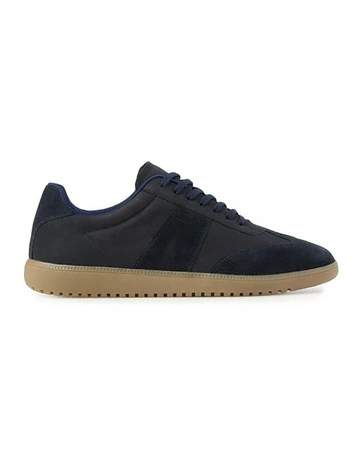 Tavi Sneaker in Navy