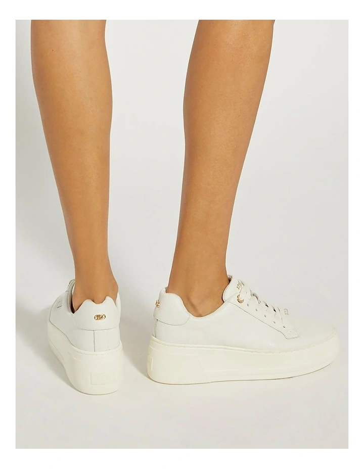Episode Sneaker in White image 2