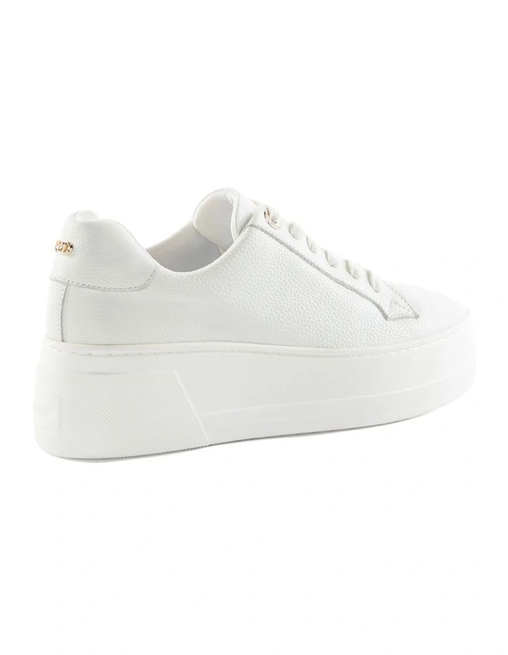 Episode Sneaker in White image 5