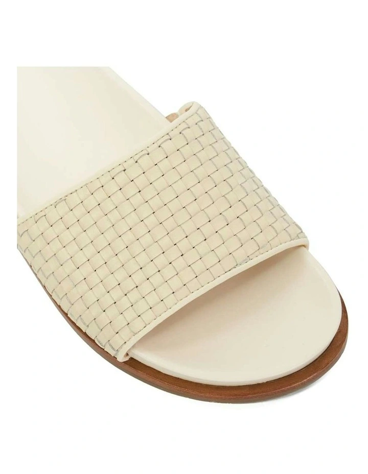 Lilas Sandal in Ecru image 5
