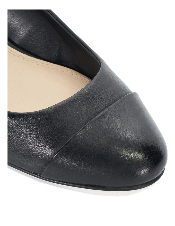 Casing Low Block Heel In Black image 6