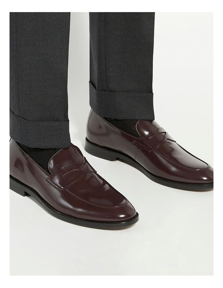 Surrey Loafer in Bordo image 2