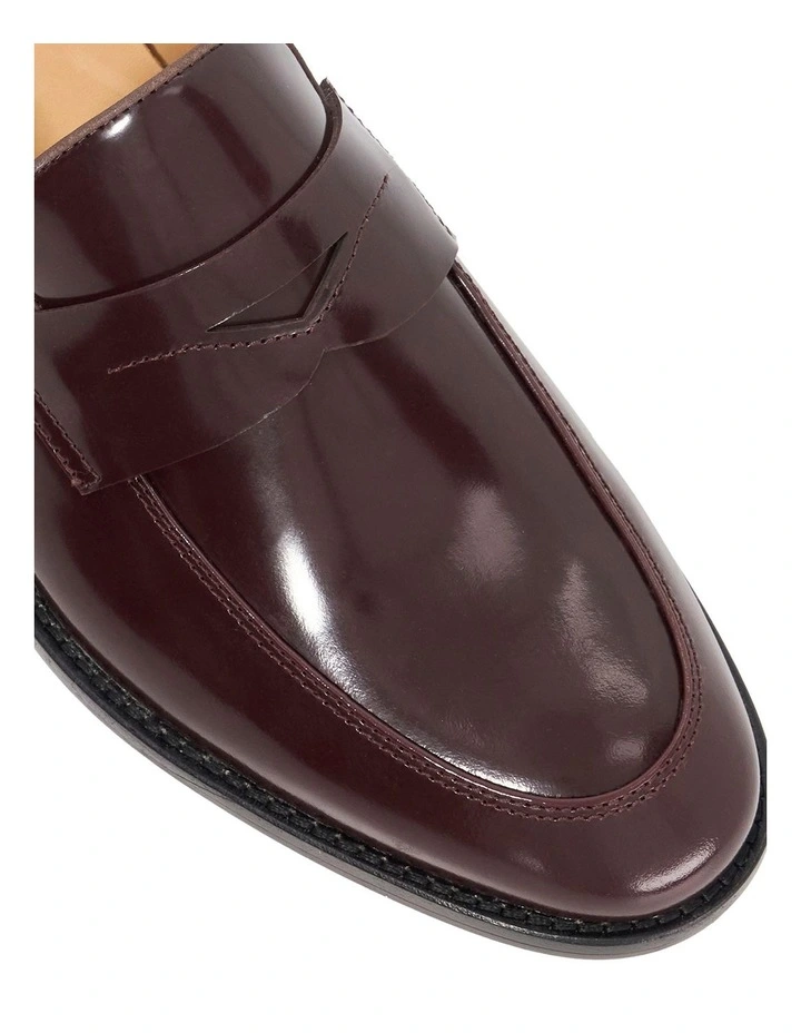Surrey Loafer in Bordo image 6