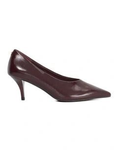 Breezes Pump in Burgundy