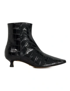 Odore Chisel Toe Ankle Boot in Black