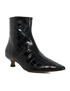 Odore Chisel Toe Ankle Boot in Black