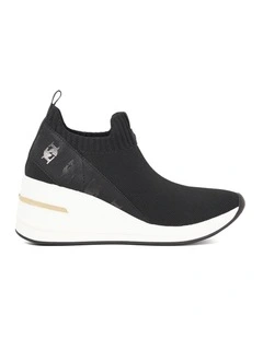 Elevates Knit Runner in Black and White