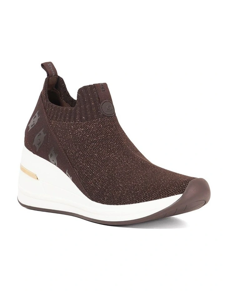 Elevates Knit Runner in Brown image 2