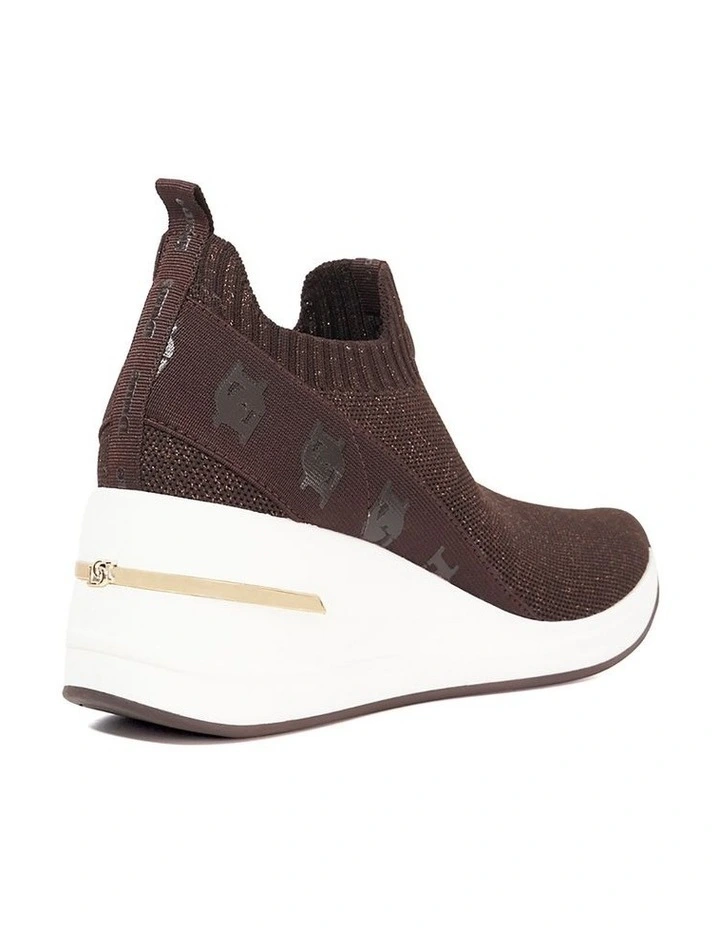 Elevates Knit Runner in Brown image 4