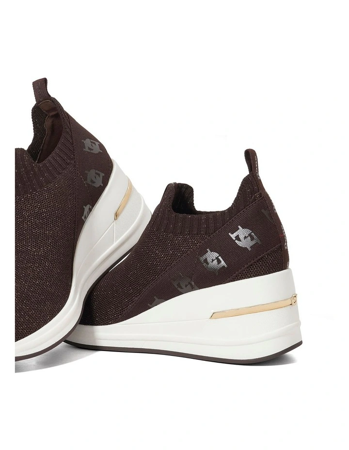 Elevates Knit Runner in Brown image 5