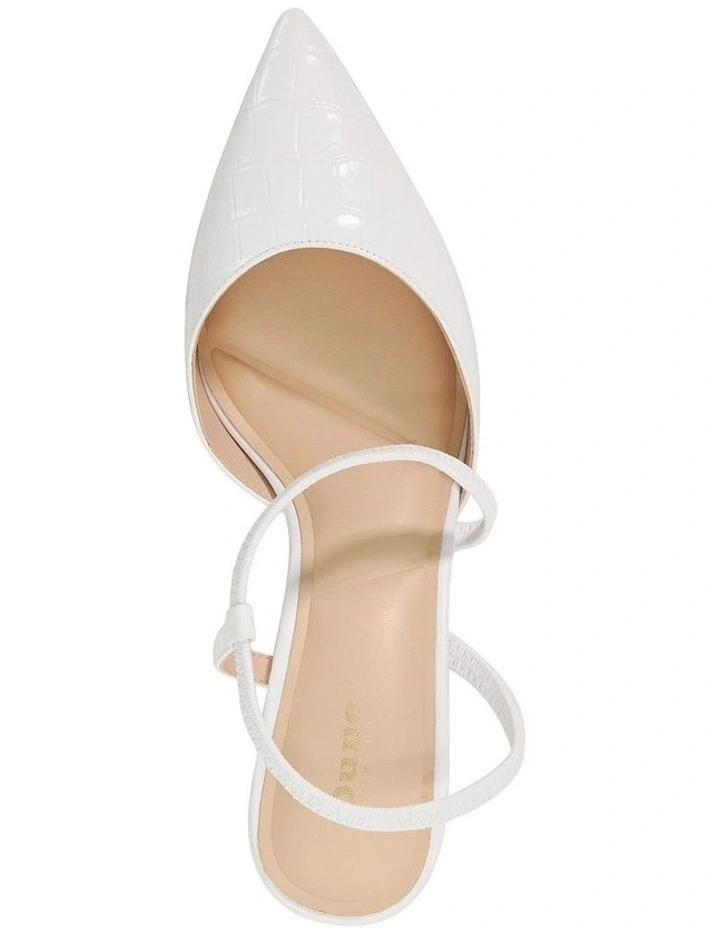 Charming Court In White image 3