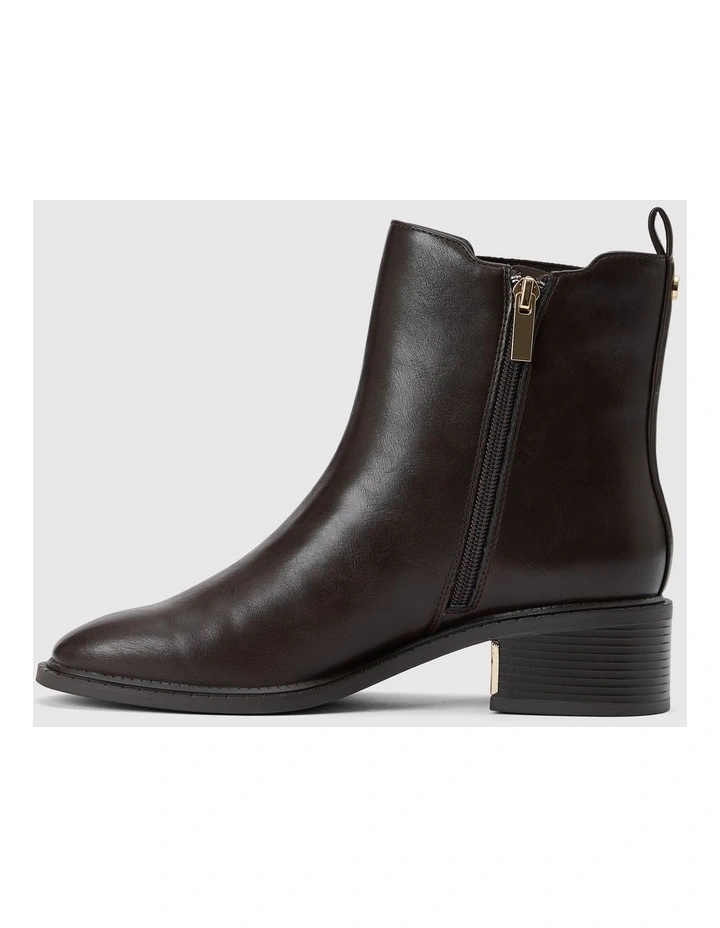 Imogen Chelsea Boots in Brown image 2