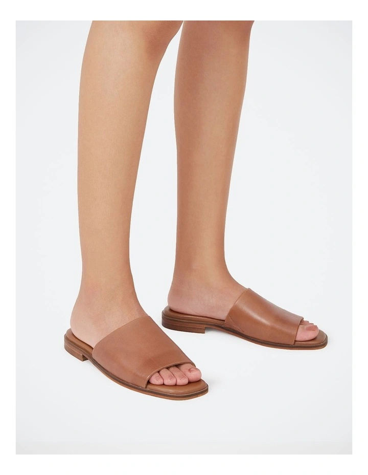 Doro Leather Slide in Dark Cognac image 7