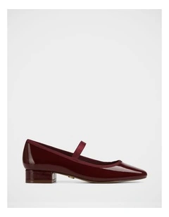 Alannah Crinkle Patent Leather Mary Jane in Berry