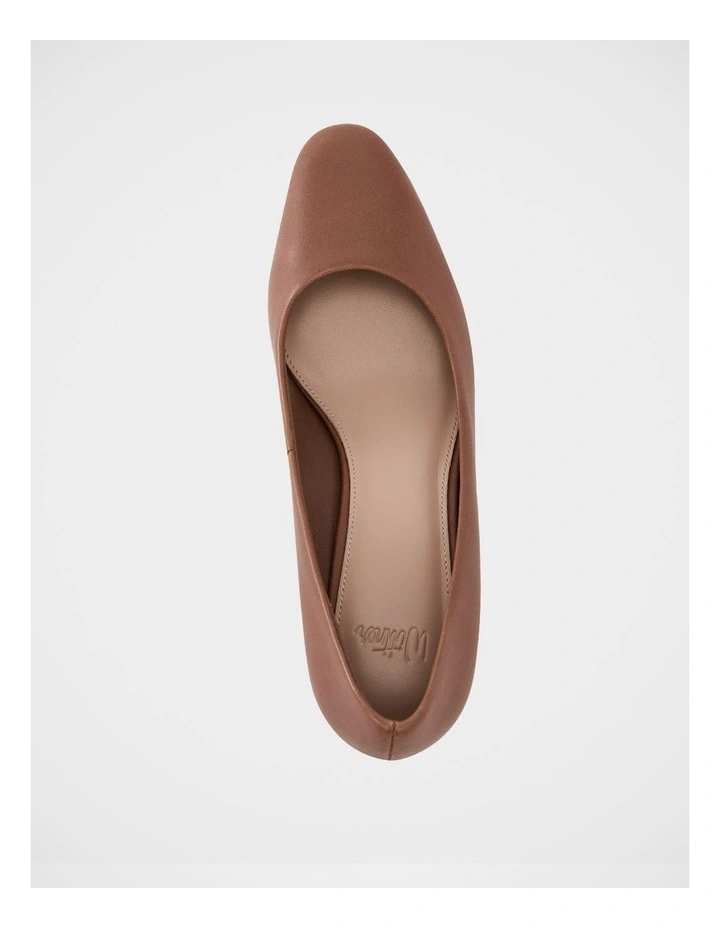 Gael Leather Pump in Dark Cognac image 5