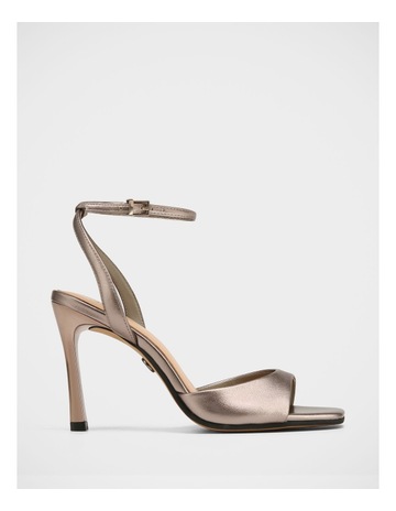Pewter colour
