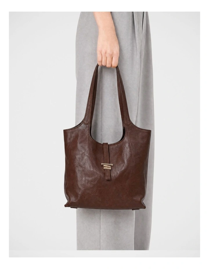 June Leather Shoulder Bag in Brown image 5