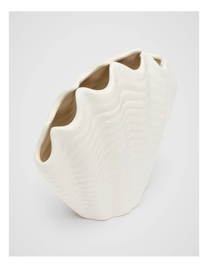 Shell Vase in Cloud Cream image 3