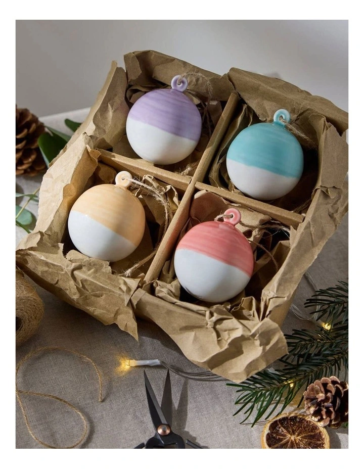 1815 Christmas Round Ornament Set of 4 in Multi image 4