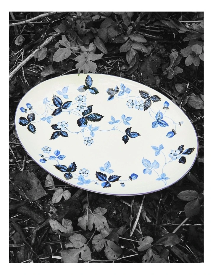 Wild Strawberry Plate 27.3cm in Inky Blue image 5