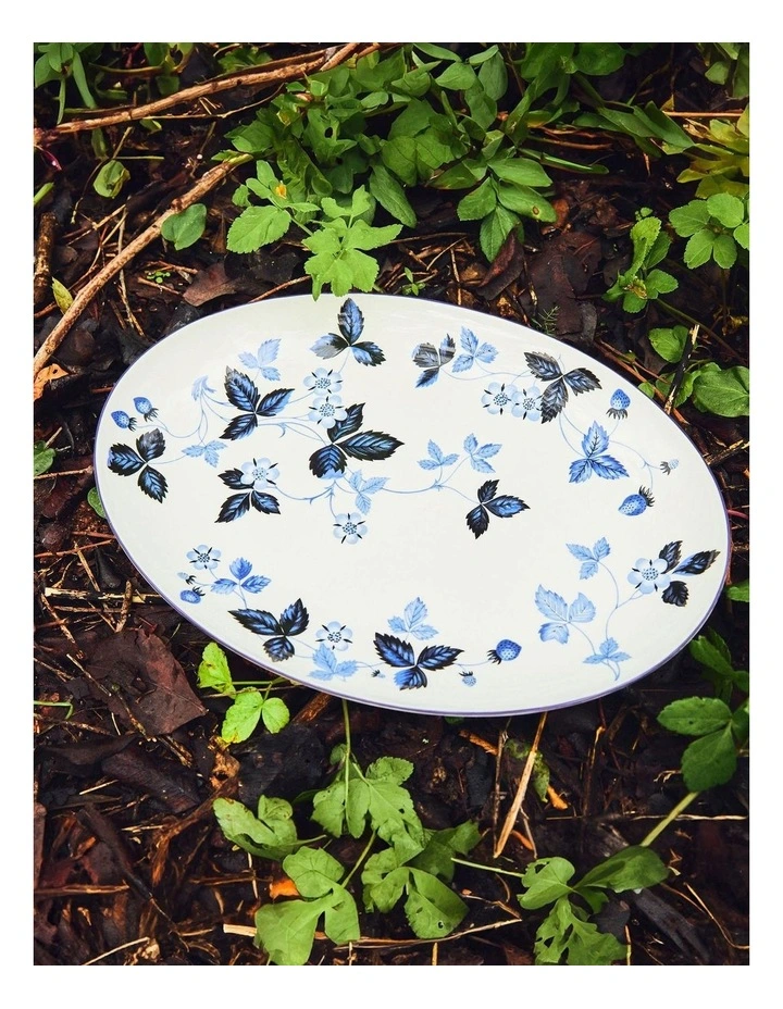 Wild Strawberry Plate 27.3cm in Inky Blue image 7
