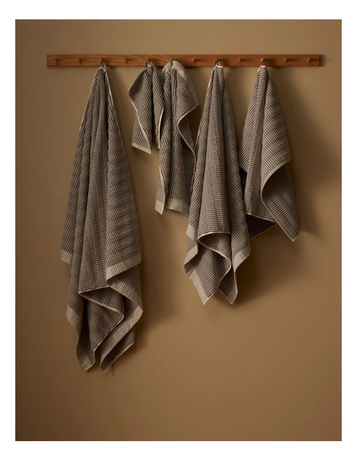 Pippa Australian Cotton Bath Towel in Pale Grey image 2