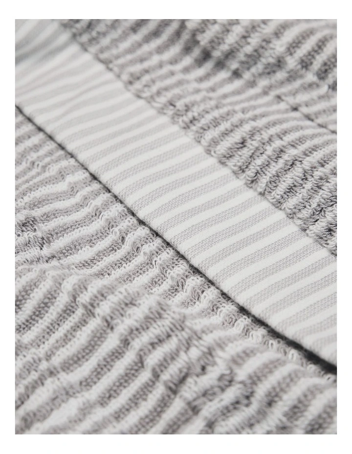 Pippa Australian Cotton Bath Towel in Pale Grey image 3