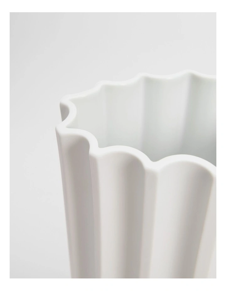 Nellie Small Vase in Snow image 3
