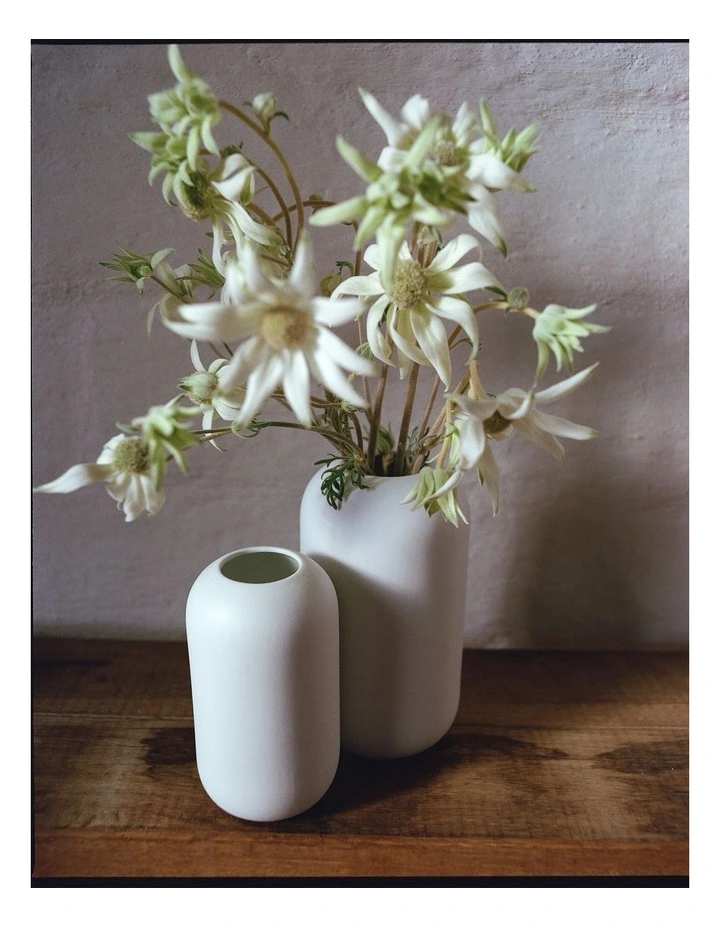 Narooma Large Vase in Snow image 2