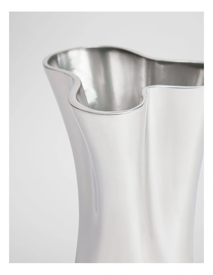 Aria Small Aluminium Vase in Silver image 2