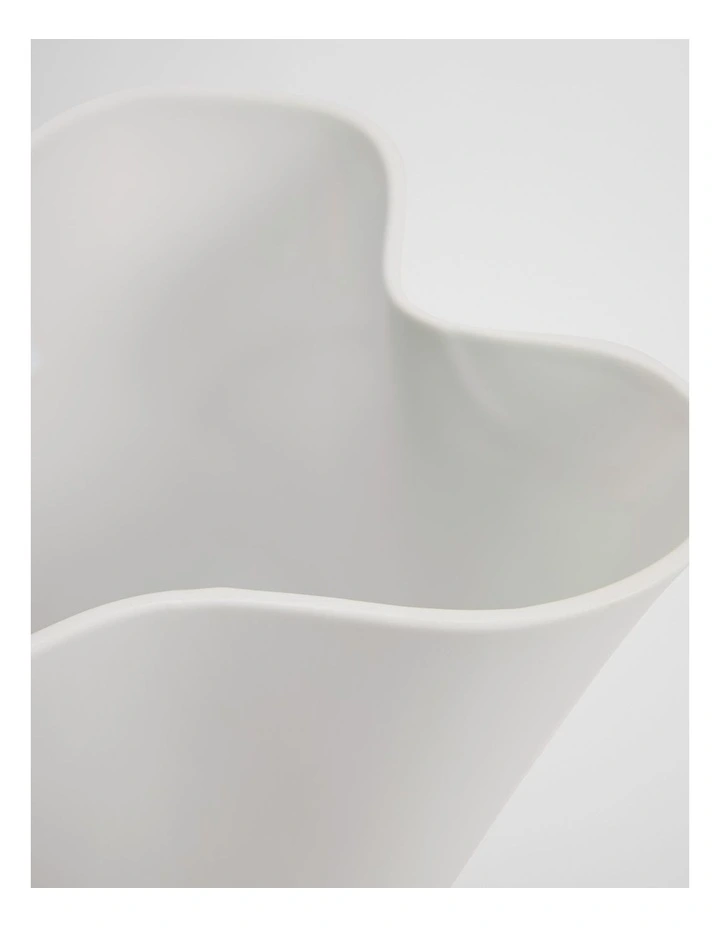Aria Medium Vase in Snow image 2