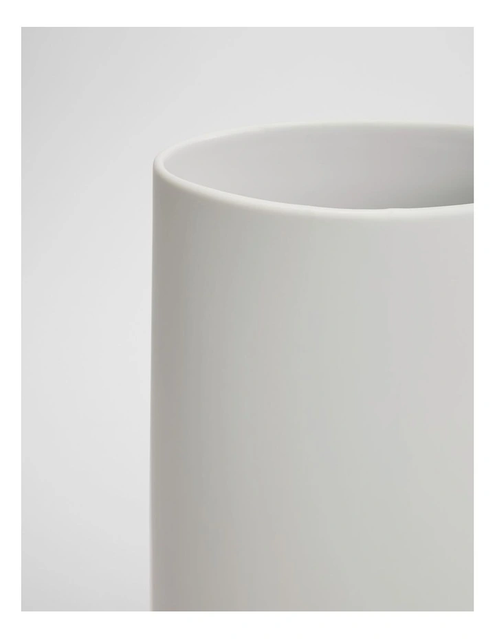 Karli Large Vase in Snow image 2