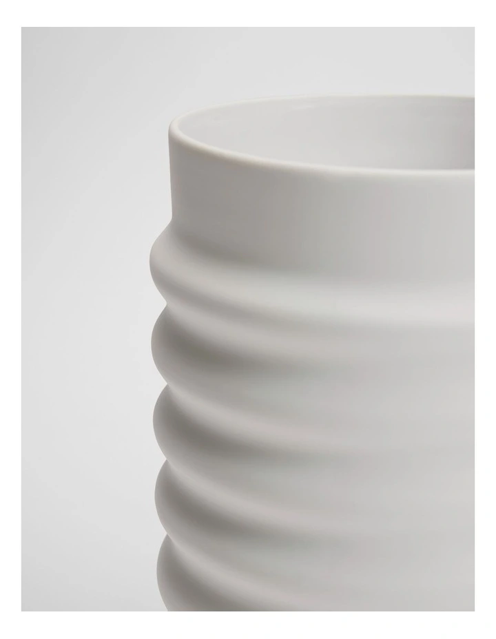 Tori Large Vase in Snow image 2