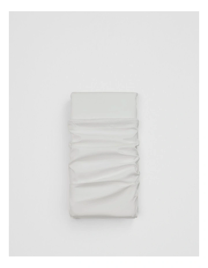 Heron Organically Grown Cotton Queen Fitted Sheet in Snow image 2