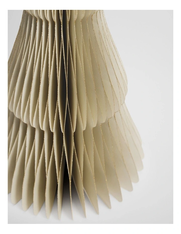 Honeycomb Large Tree in Snow image 2