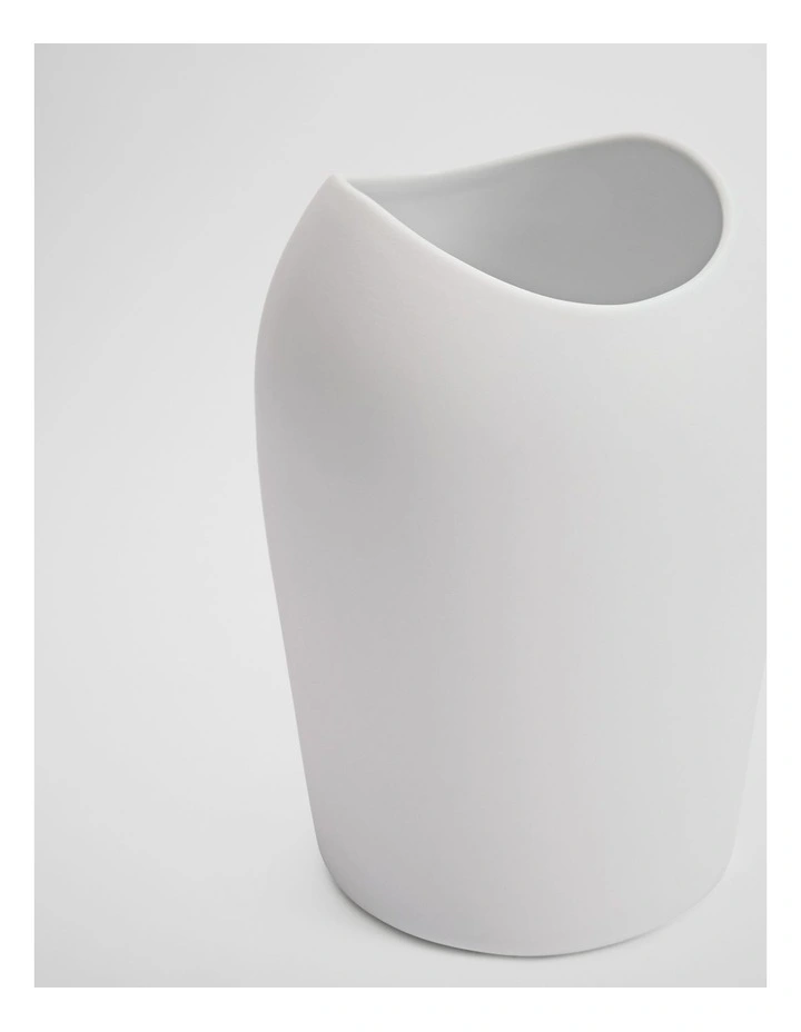Cape Small Vase in Snow image 2