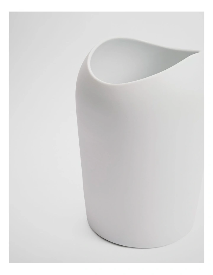 Cape Large Vase in Snow image 2