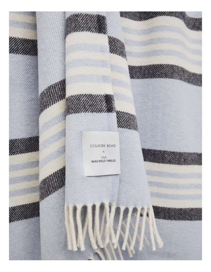 Moya Waverley Throw in Ciel Blue image 3