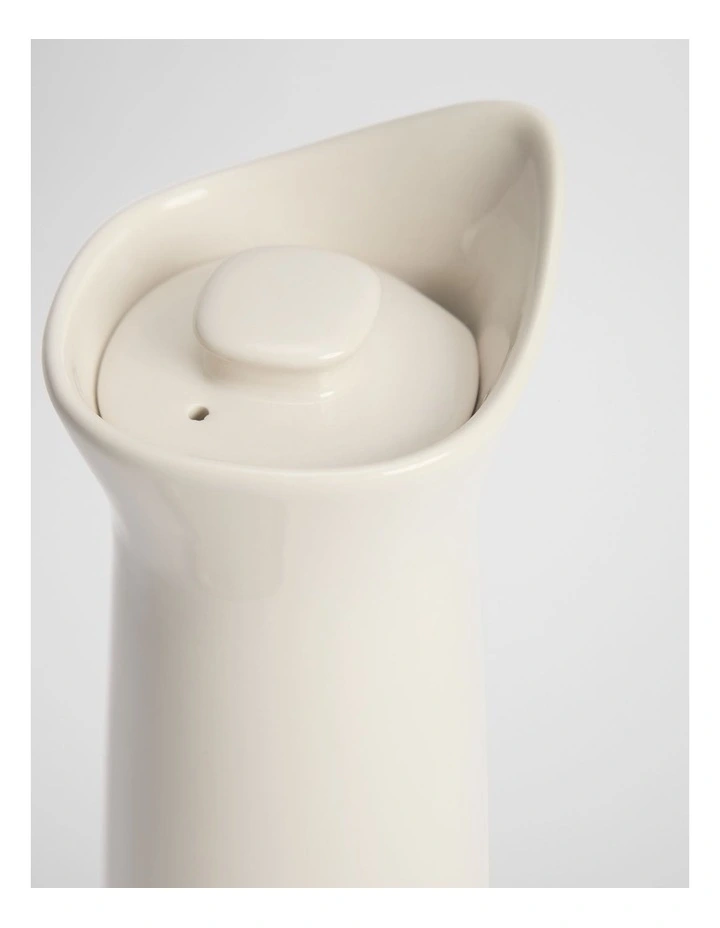 Vara Large Oil Pourer in Natural image 4