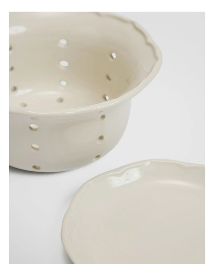 Luna Berry Bowl And Dish in Off White image 2