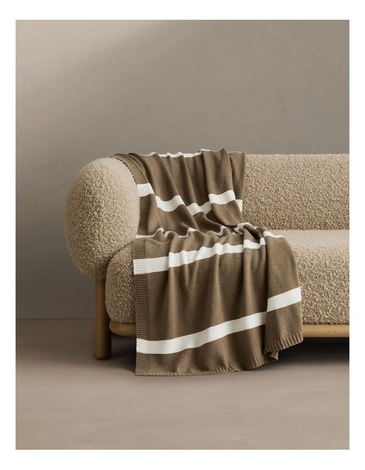 Endrik Throw in Praline image 3