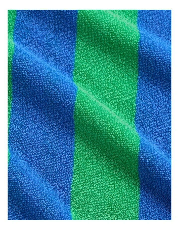 Wavelet Mini Poncho in Pea image 2