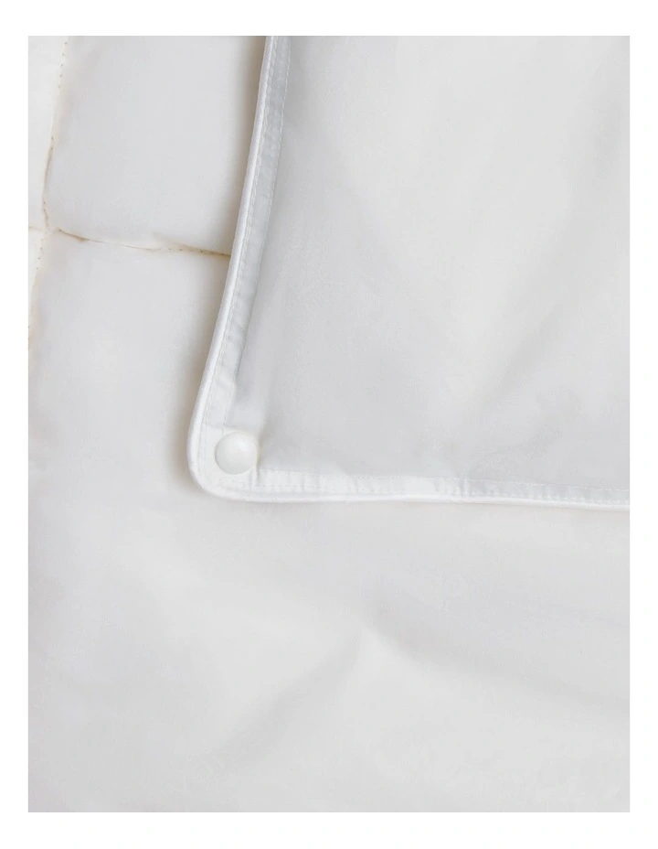 Australian Wool Washable Medium Quilt in Pure White image 3